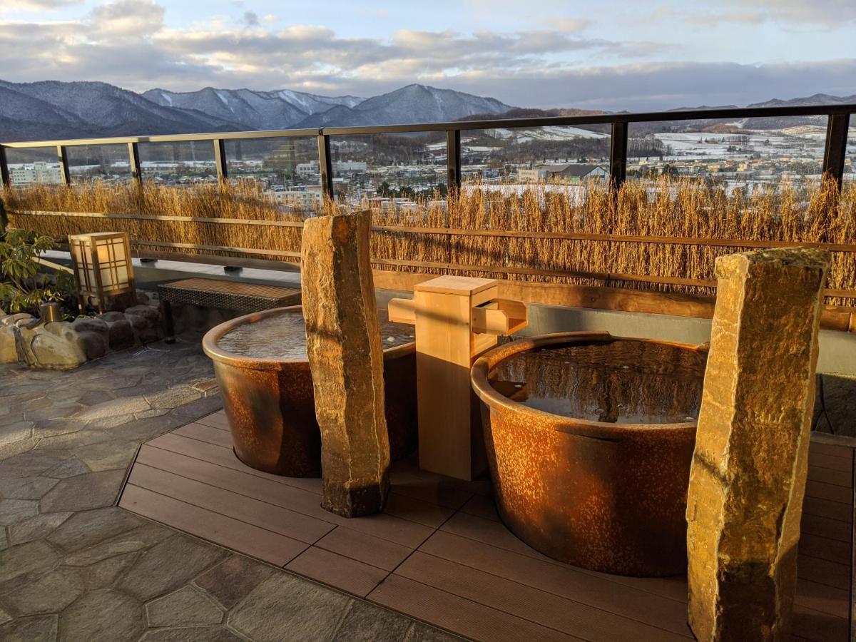 La Vista Furano Hills Natural Hot Spring Exterior foto